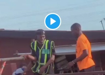 Driver Breaks Bottle On Policeman’s Head