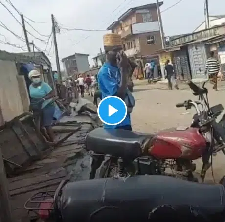 Police Chases Lagos #BuhariMustGo Protesters With Sporadic Gunshot