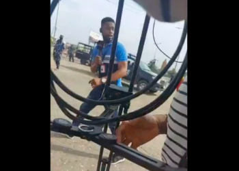 Lagos Police Officer Threatens To Open Fire On Journalist