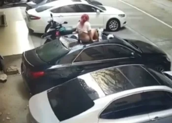 Moment Side Chick Jumped Down From 4th Floor To Flee Wife Of Lover