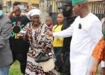 #EkitiDecides2022: APC Guber Candidate Caught Buying Vote