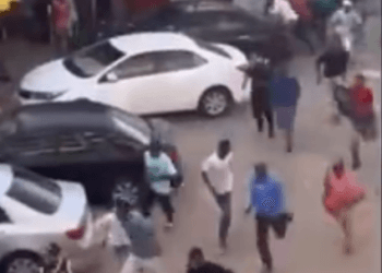 Traders Beat Up Soldiers