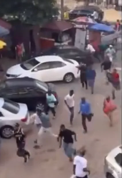 Traders Beat Up Soldiers